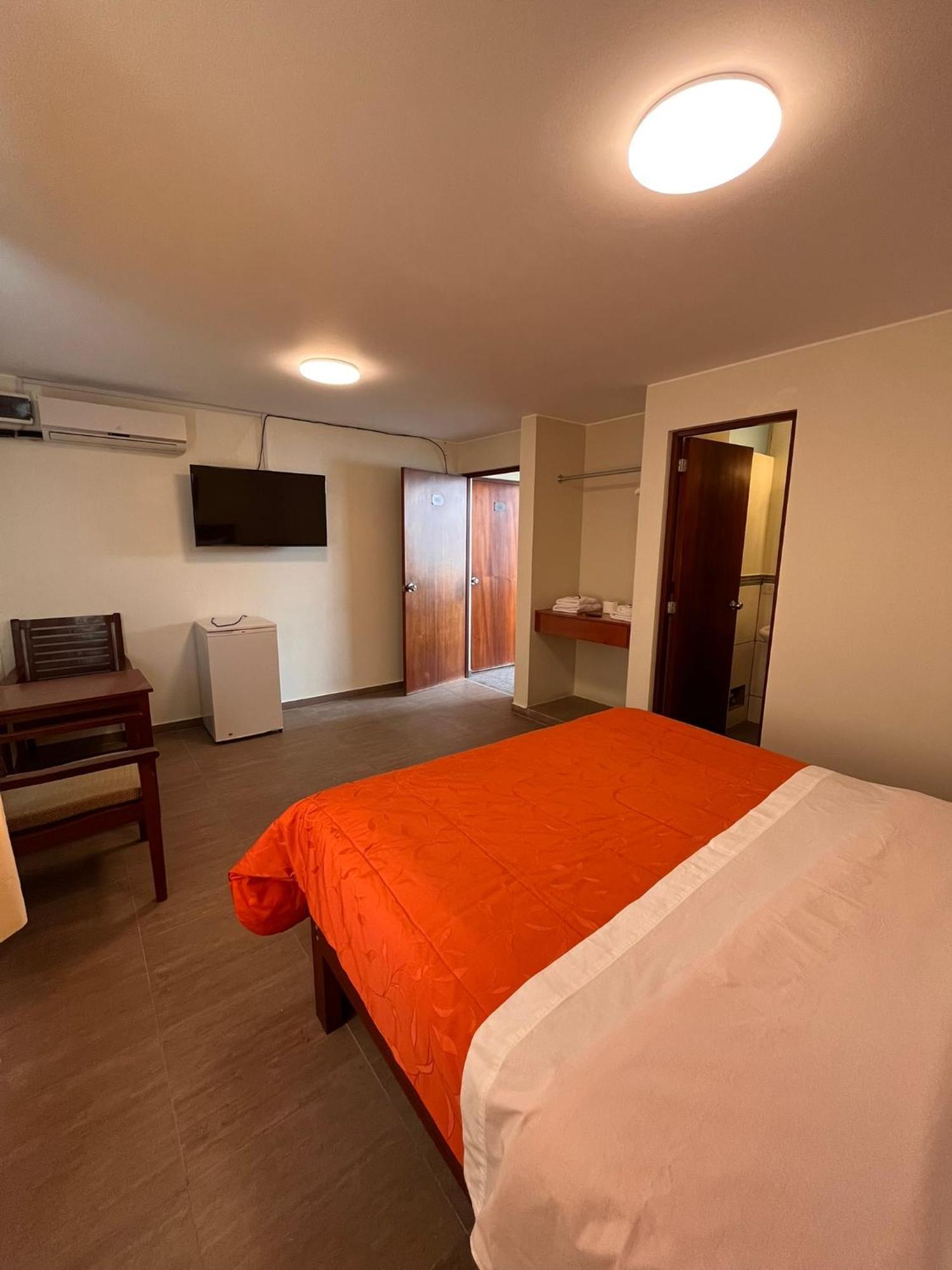 Boulevard Hotel Asia Bagian luar foto